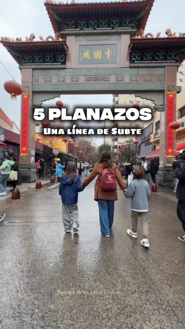 ❄️ Cinco planazos para estas vacaciones… usando una sola línea de Subte.Si están buscando ideas para recorrer Buenos Aires en familia, la Línea D conecta algunos de los paseos más lindos de la ciudad.🚇 Juramento: Barrio Chino.
🦁 Plaza Italia: La Rural y el Ecoparque.
🌳 Scalabrini Ortiz: Jardín Botánico.
📸 9 de Julio: Obelisco.
🏛️ Catedral: Plaza de Mayo, Cabildo, Catedral Metropolitana (donde está el mausoleo del General San Martín) y Casa Rosada.Lo mejor es que viajás rápido, evitás el tránsito y el tiempo perdido buscando dónde estacionar. Además, podés pagar el viaje apoyando tu tarjeta de crédito o débito, con el celular mediante NFC o escaneando un código QR.Para los chicos, el viaje también forma parte del paseo: recorrer las estaciones, descubrir sus espacios culturales y conocer más sobre uno de los medios de transporte más emblemáticos de la ciudad hace que la experiencia sea entretenida y educativa.El Subte es una forma rápida, segura y sustentable de moverse por Buenos Aires y aprovechar mucho más el día.📌 Guardá este recorrido para las vacaciones y compartilo con quien siempre está organizando los planes familiares.¿Qué parada sumarías vos?#SubiteAlSubte #VacacionesDeInvierno #BuenosAiresParaChicos #planesconchicos