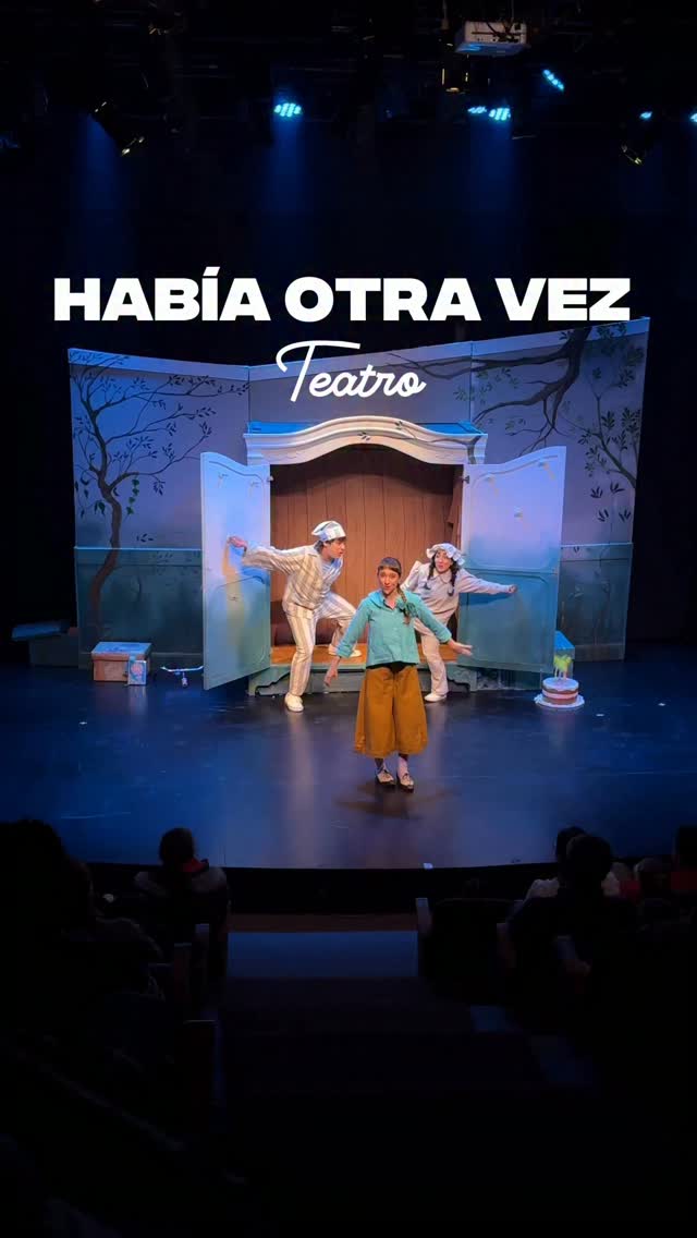 🎭 Había otra vez | Obra de teatro para chicos en Buenos Aires durante las vacaciones de inviernoSi están buscando una propuesta para ir al teatro en familia, Había otra vez es una de las obras que más recomiendo para estas vacaciones.Es la versión teatral de los @ellibrodecuentosenpijamas de Flor Suárez @florkourny y sigue la historia de Helena, que vuelve a su cuarto de infancia y descubre que los cuentos que le inventaban antes de dormir empiezan a cobrar vida.🚪 De un placard salen personajes disparatados, sombras, canciones originales de Pequeño Pez y un universo donde se mezclan el humor, la ternura y la imaginación, bajo la dirección de Emiliano Dionisi.✨ Toda la puesta está construida de forma artesanal, con recursos teatrales creativos y muy cuidados que sorprenden, emocionan y hacen volar la imaginación de chicos y grandes.👧👦 Recomendada para chicos de 2 a 10 años. Ideal para una primera experiencia en el teatro.🎟️ Las entradas ya están a la venta y hay promo 4x3, un planazo para ir en familia un fin de semana o durante las vacaciones de invierno.📍 Teatro Picadero @teatroelpicadero
Pasaje Santos Discépolo 1857, CABA.🗓️ Funciones
Domingos 5 y 12 de julio a las 11 h.
Vacaciones de invierno: del 20 al 31 de julio a las 16 h.
Doble función: 24, 29 y 31 de julio a las 12 h y 16 h.
El 25 de julio no hay función.🎫 Entradas por Plateanet.Guardalo para vacaciones y compartilo con quien esté buscando qué hacer con chicos.#HabíaOtraVez #TeatroParaChicos #VacacionesDeInvierno #BuenosAiresConChicos #buenosairesparachicos